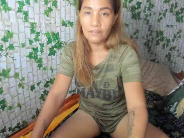 Sweettrouble42 webcam