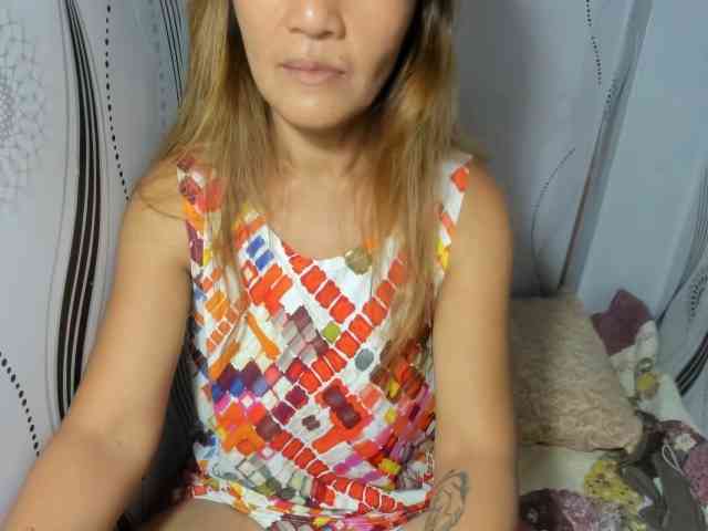 Sweettrouble42 webcam