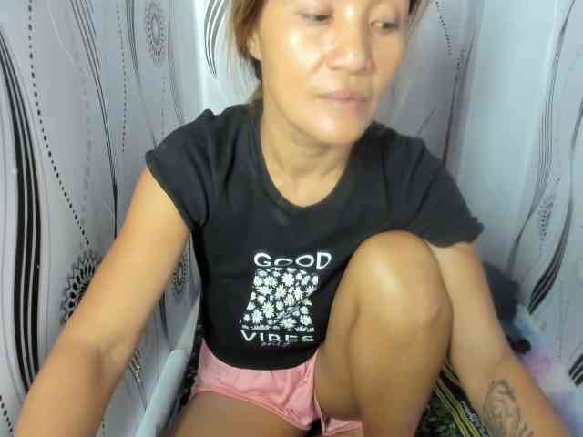 Sweettrouble42 webcam