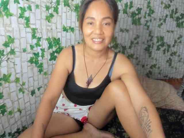 Sweettrouble42 webcam