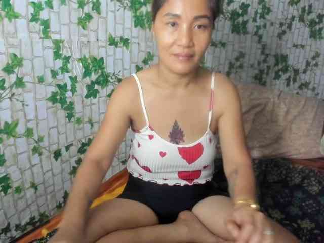 Sweettrouble42 webcam