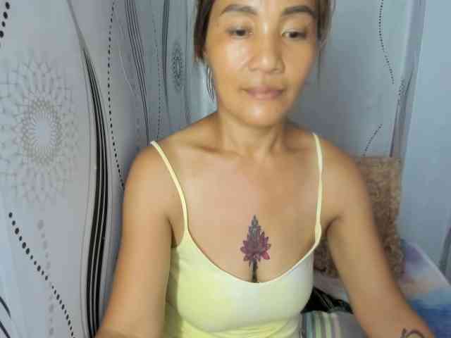 Sweettrouble42 webcam