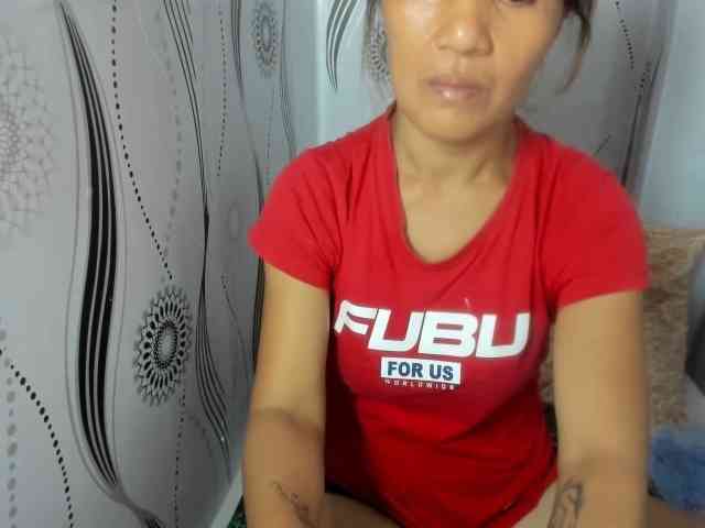 Sweettrouble42 webcam