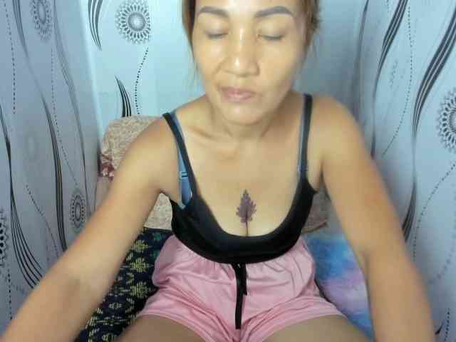 Sweettrouble42 webcam