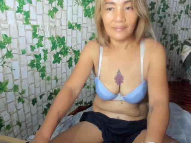 Sweettrouble42 webcam