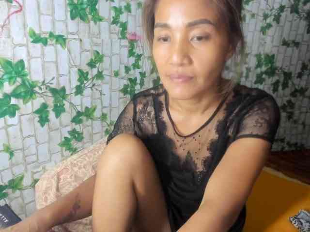 Sweettrouble42 webcam