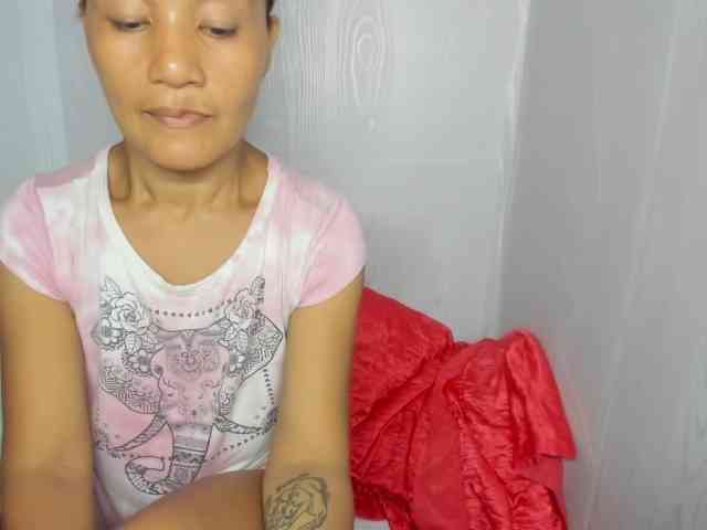 Sweettrouble42 webcam