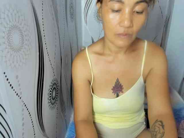 Sweettrouble42 webcam
