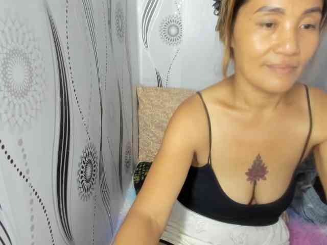 Sweettrouble42 webcam
