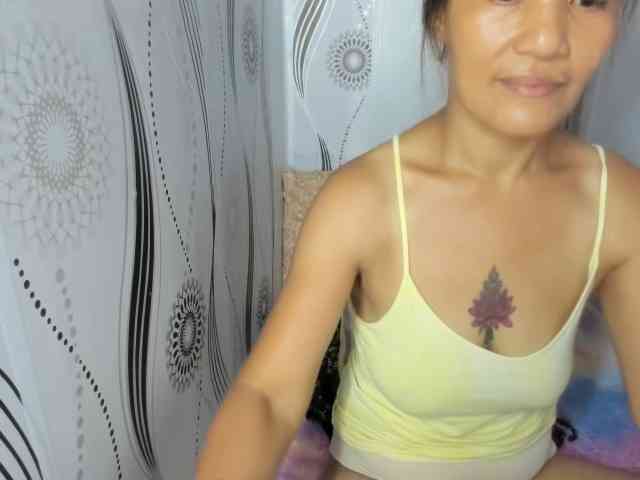 Sweettrouble42 webcam
