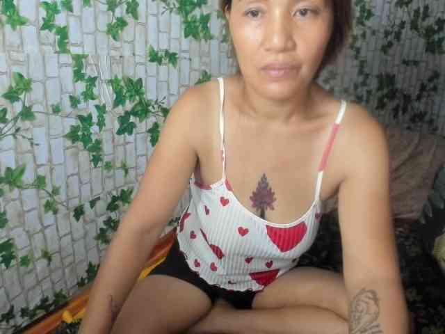 Sweettrouble42 webcam