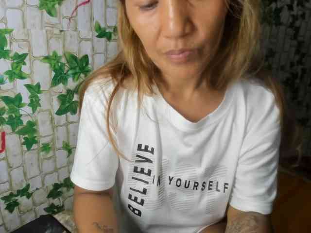 Sweettrouble42 webcam