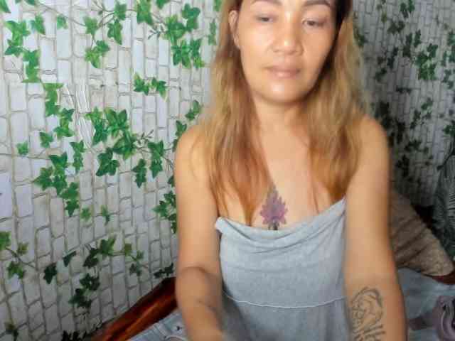 Sweettrouble42 webcam