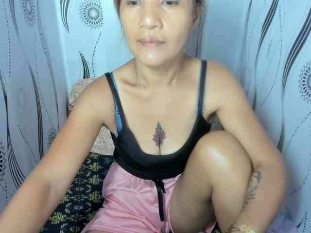 Sweettrouble42 webcam