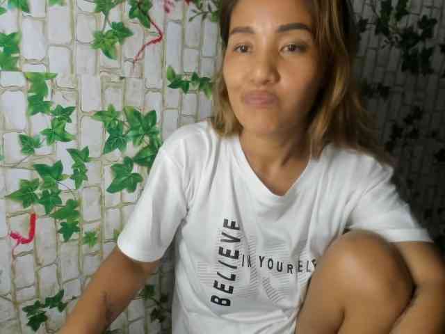 Sweettrouble42 webcam