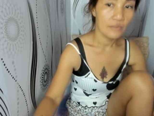 Sweettrouble42 webcam