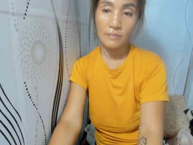Sweettrouble42 webcam