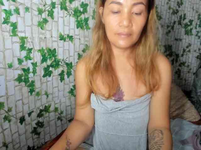 Sweettrouble42 webcam