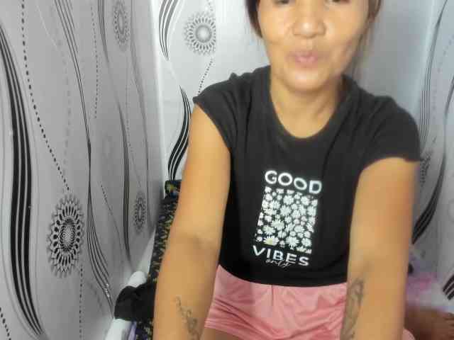 Sweettrouble42 webcam