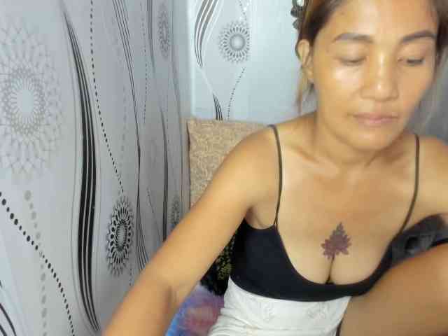 Sweettrouble42 webcam