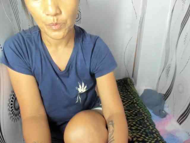 Sweettrouble42 webcam
