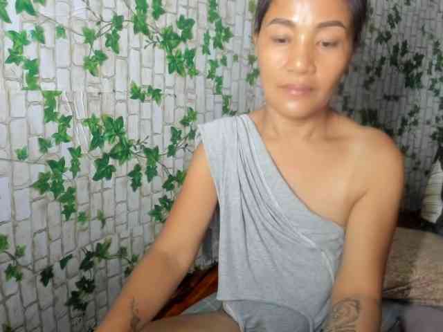 Sweettrouble42 webcam