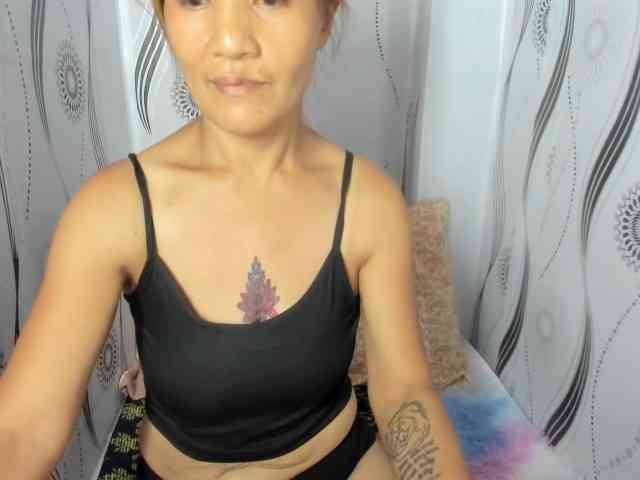 Sweettrouble42 webcam