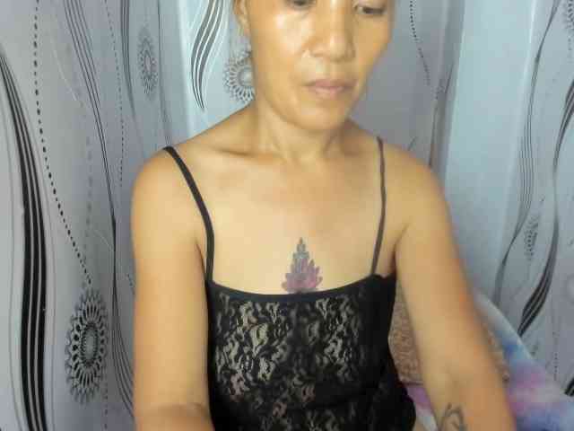 Sweettrouble42 webcam