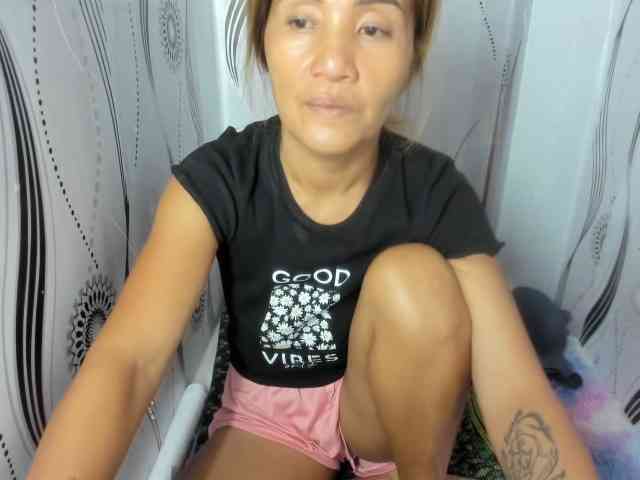 Sweettrouble42 webcam