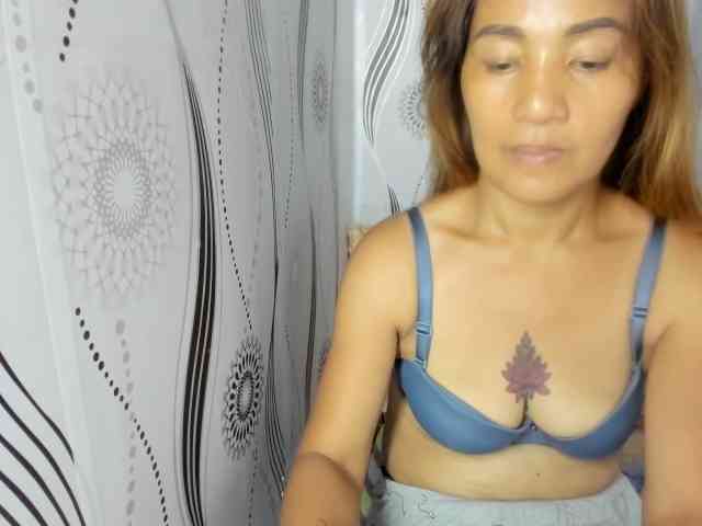 Sweettrouble42's cam show statistics and live stream