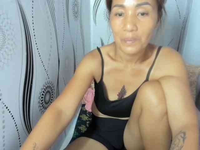 Sweettrouble42 webcam