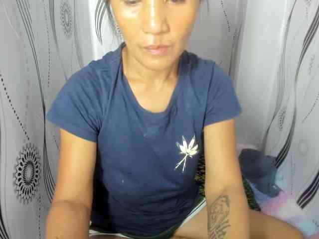 Sweettrouble42 webcam