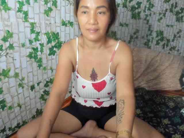 Sweettrouble42 webcam