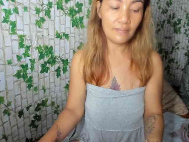 Sweettrouble42 webcam