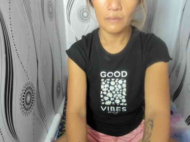 Sweettrouble42 webcam