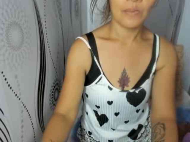 Sweettrouble42 webcam
