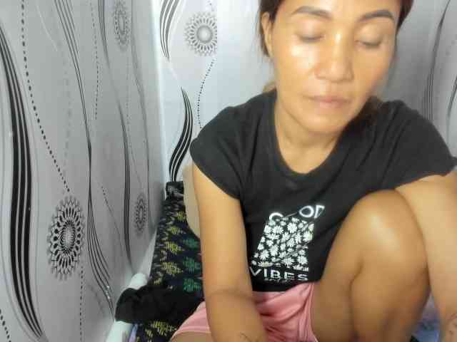 Sweettrouble42 webcam