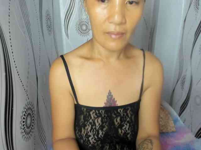 Sweettrouble42 webcam