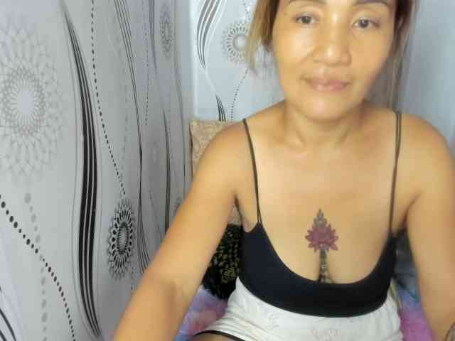Sweettrouble42 webcam