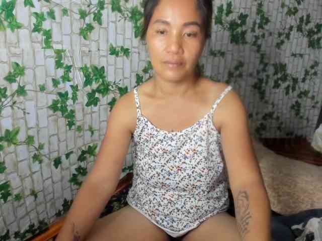 Sweettrouble42 webcam