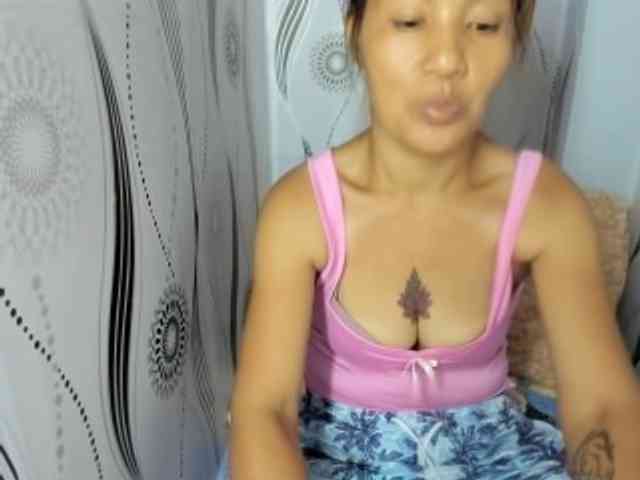 Sweettrouble42 webcam