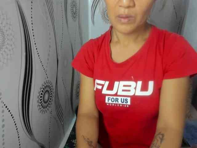 Sweettrouble42 webcam