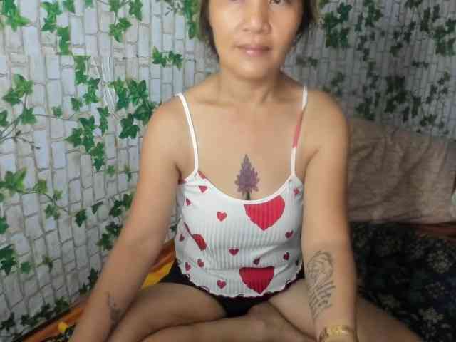 Sweettrouble42 webcam