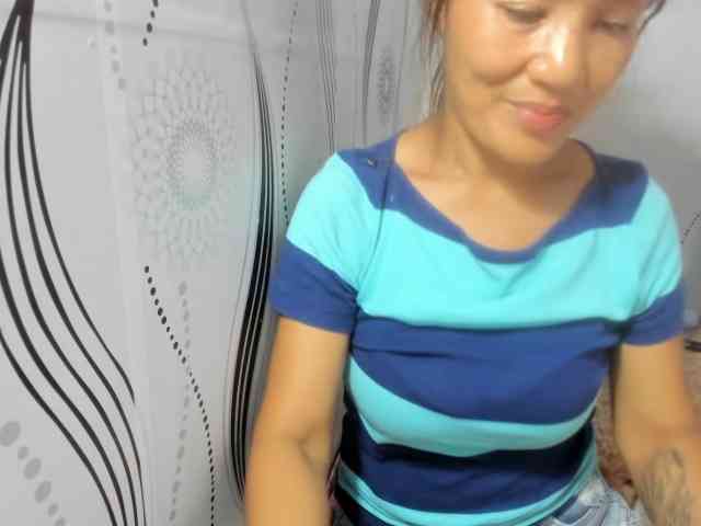 Sweettrouble42 webcam