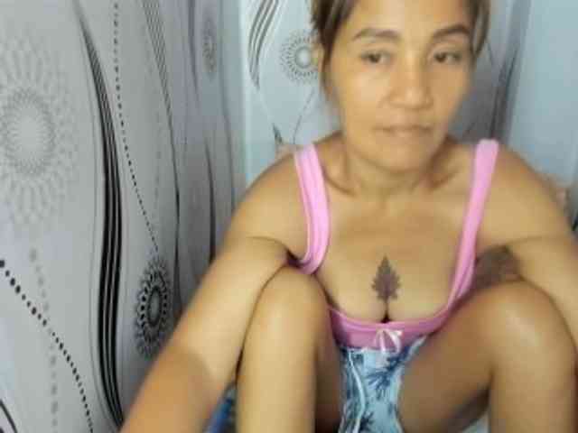 Sweettrouble42 webcam