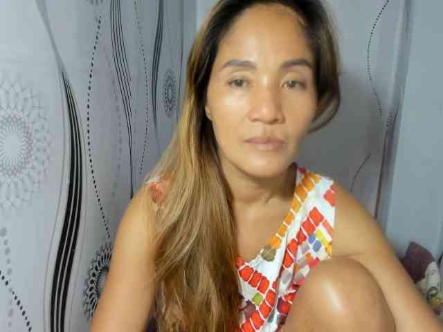 Sweettrouble42 webcam