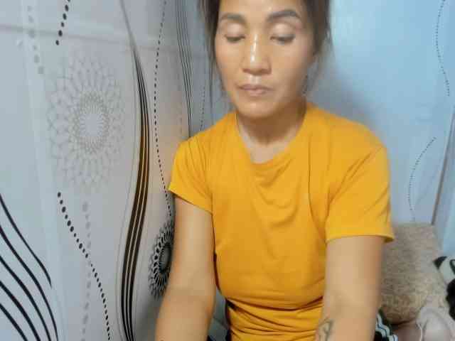 Sweettrouble42 webcam