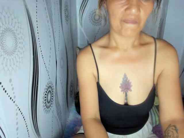 Sweettrouble42 webcam
