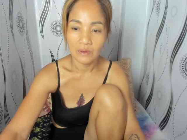 Sweettrouble42 webcam