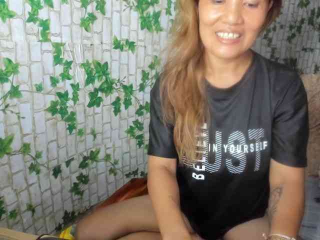 Sweettrouble42 webcam